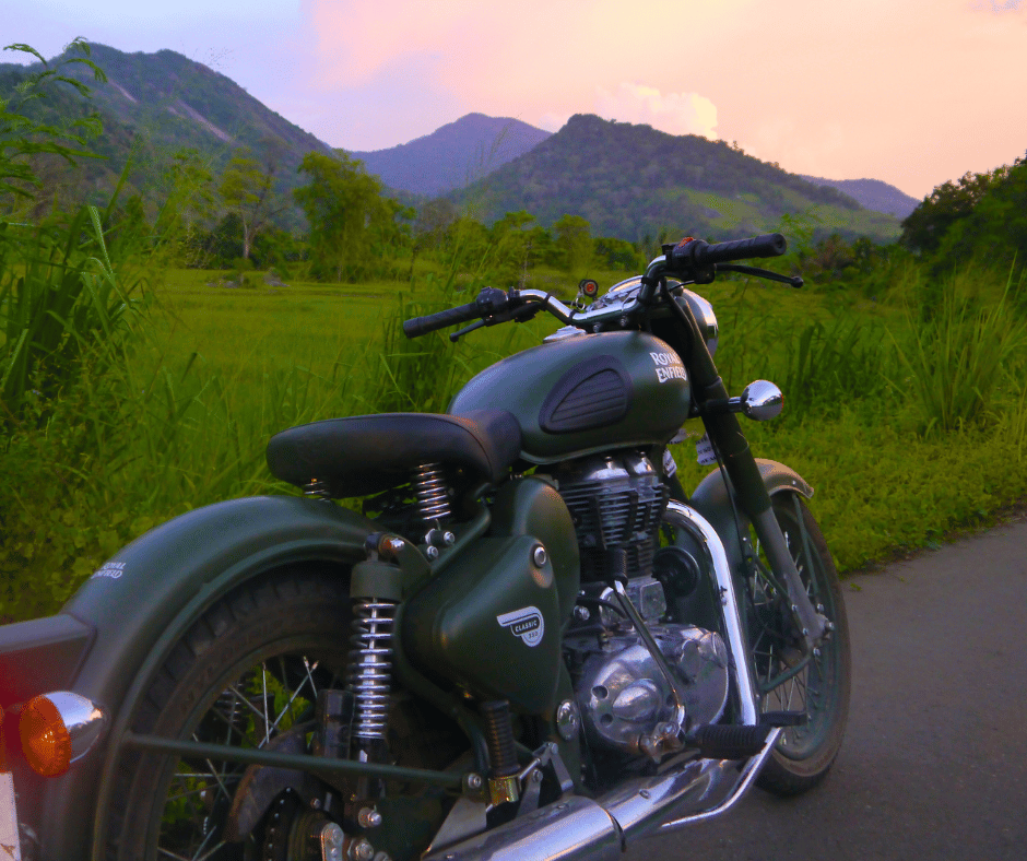 Royal Enfield 350cc Classic - one day tour Sri Lanka